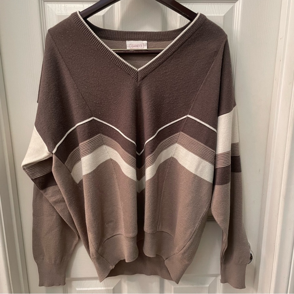 Gabicci Italian Brown and Cream V-Neck Sweater